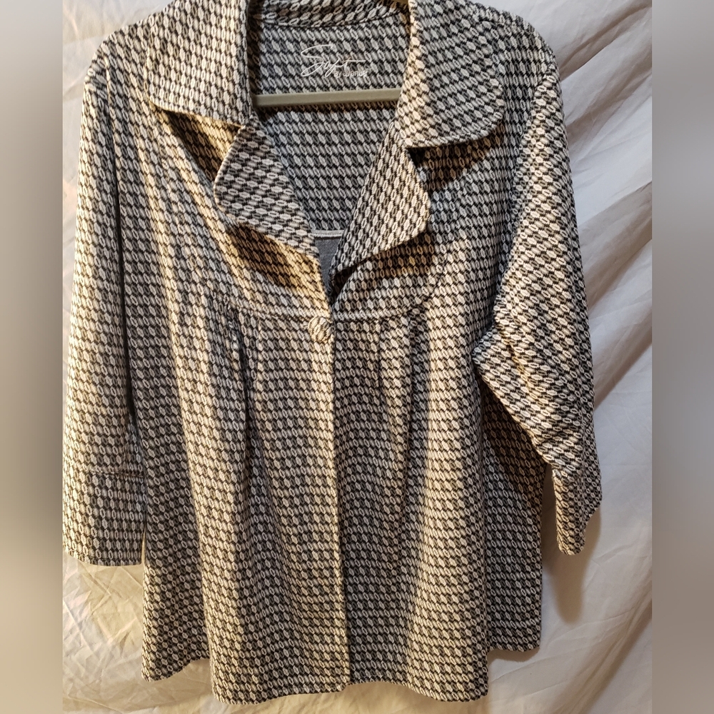Soft by Avenue Jacket  Taupe/Blk/White Geometric 3/4 Sleeve Poly BlendPlus 22/24